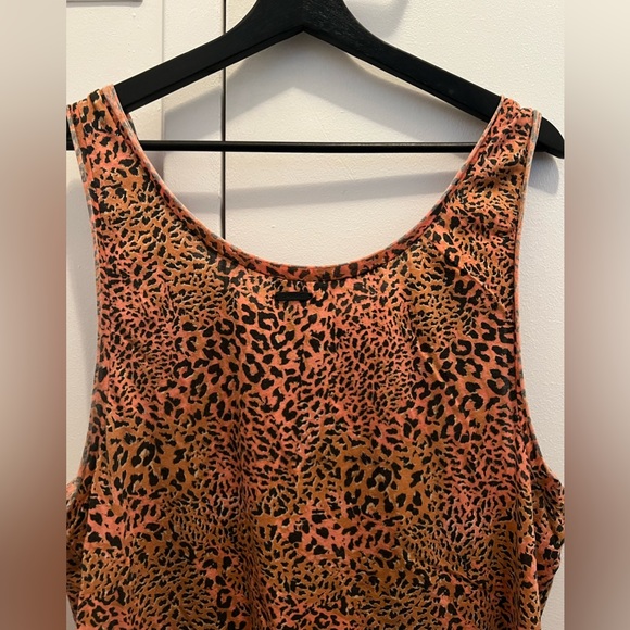 Vintage bright orange loose fit cheetah print tank top - Picture 5 of 6